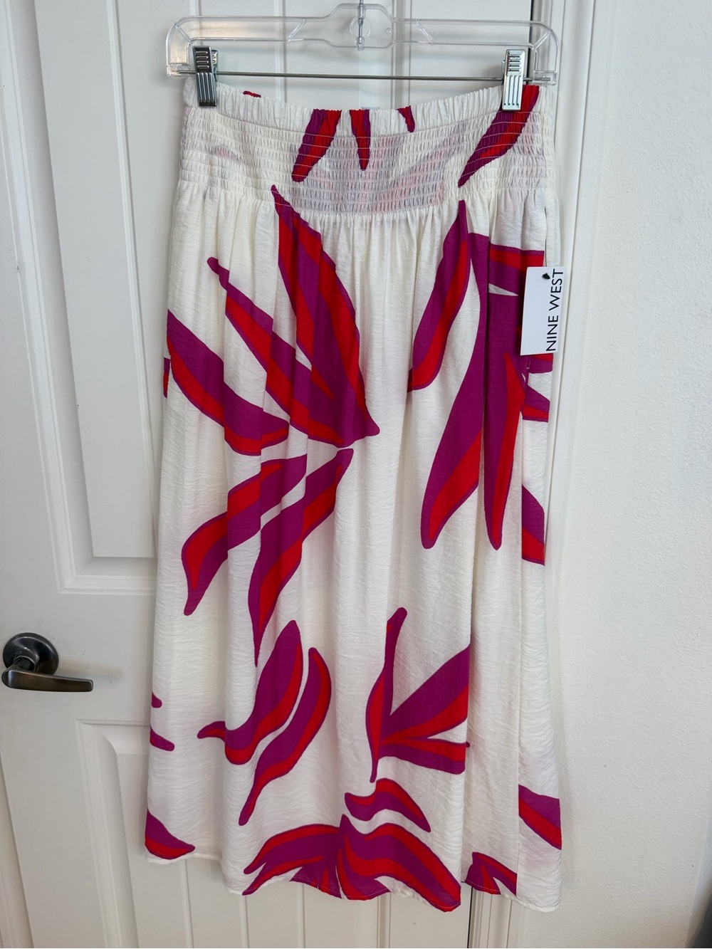 Nine West White Midi Skirt with Pink and Red Leaf Motif Size Small